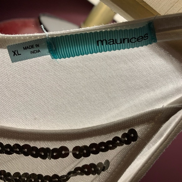 Beautiful sequenced top. - Picture 3 of 3